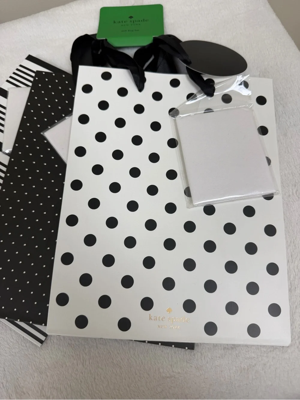 Kate Spade Gift Bag Set - Picture 2 of 4